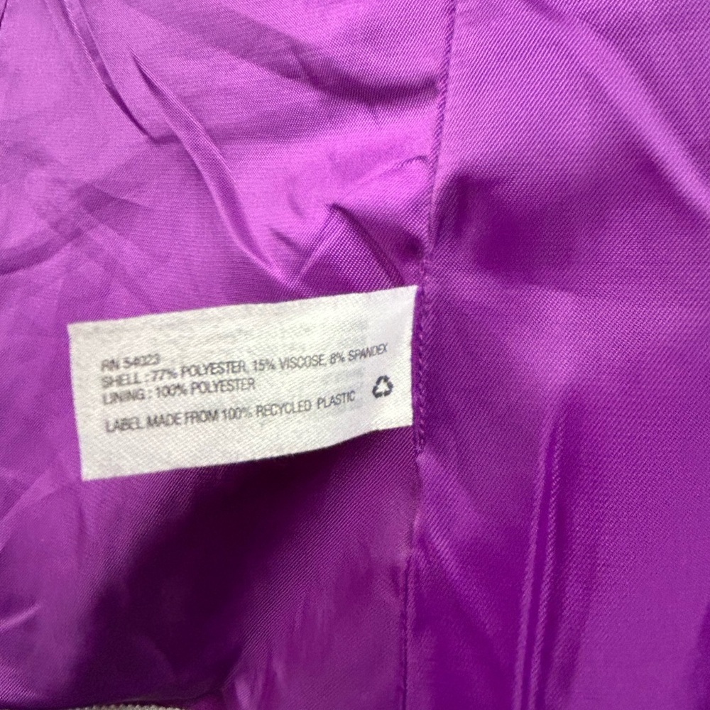 Gap Academy Blazer Size 2 in Fuchsia. This is fantastic and gorgeous - Picture 6 of 6